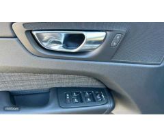 Volvo XC 60 2.0 B4 D CORE AUTO 197 5P de 2023 con 16.912 Km por 43.500 EUR. en Malaga