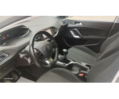 Peugeot 308 5P Allure BlueHDi 130 S&S EAT8 de 2021 con 140.000 Km por 12.200 EUR. en Albacete