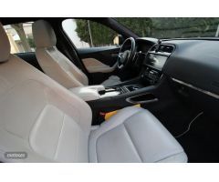 Jaguar F-Pace 3.0TDV6 First Edition Aut. AWD de 2017 con 102.000 Km por 20.500 EUR. en Malaga