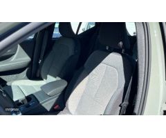 Volvo XC40 XC40 CORE T2 AUTO GASOLINA de 2023 con 29.586 Km por 32.990 EUR. en Huelva