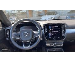 Volvo XC40 XC40 CORE T2 AUTO GASOLINA de 2023 con 29.586 Km por 32.990 EUR. en Huelva
