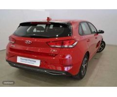 Hyundai i30 1.5 DPI Klass SLX 110 de 2022 con 762 Km por 22.400 EUR. en Toledo