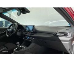 Hyundai i30 1.5 DPI Klass SLX 110 de 2022 con 762 Km por 22.400 EUR. en Toledo