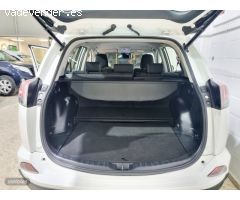 Toyota RAV 4 ADVANCE 4x4 hybrido de 2017 con 158.000 Km por 19.350 EUR. en Sevilla