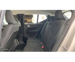 Volvo XC40 2.0 B3 CORE AUTO 163 5P de 2024 con 16.932 Km por 33.900 EUR. en Cadiz