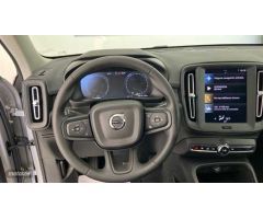 Volvo XC40 2.0 B3 CORE AUTO 163 5P de 2024 con 16.932 Km por 33.900 EUR. en Cadiz