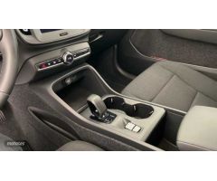 Volvo XC40 2.0 B3 CORE AUTO 163 5P de 2024 con 16.932 Km por 33.900 EUR. en Cadiz