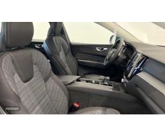 Volvo XC 60 2.0 B4 D CORE AUTO 197 5P de 2023 con 10.000 Km por 41.500 EUR. en Cadiz