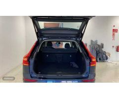 Volvo XC 60 2.0 B4 D CORE AUTO 197 5P de 2023 con 10.000 Km por 41.500 EUR. en Cadiz