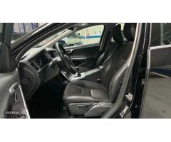 Volvo V 60 V60 D3 Momentum Manual de 2017 con 172.214 Km por 15.900 EUR. en Madrid