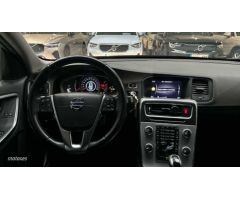 Volvo V 60 V60 D3 Momentum Manual de 2017 con 172.214 Km por 15.900 EUR. en Madrid