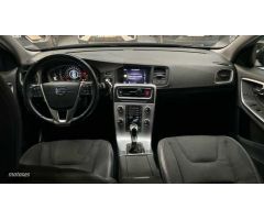 Volvo V 60 V60 D3 Momentum Manual de 2017 con 172.214 Km por 15.900 EUR. en Madrid