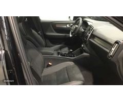 Volvo XC40 XC40 PLUS B3 MILD HYBRID GASOLINA de 2025 con 9 Km por 43.500 EUR. en Cantabria