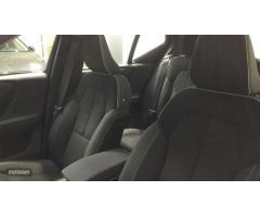 Volvo XC40 XC40 PLUS B3 MILD HYBRID GASOLINA de 2025 con 9 Km por 43.500 EUR. en Cantabria