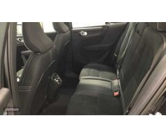Volvo XC40 XC40 PLUS B3 MILD HYBRID GASOLINA de 2025 con 9 Km por 43.500 EUR. en Cantabria