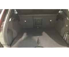 Volvo XC40 XC40 PLUS B3 MILD HYBRID GASOLINA de 2025 con 9 Km por 43.500 EUR. en Cantabria