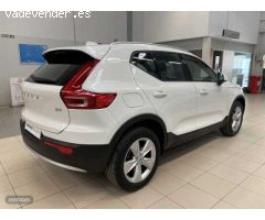 Volvo XC40 Core, B3 Mild Hybrid, Gasolina de 2024 con 35.300 Km por 31.900 EUR. en Navarra