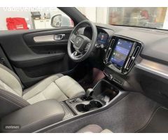 Volvo XC40 Core, B3 Mild Hybrid, Gasolina de 2024 con 35.300 Km por 31.900 EUR. en Navarra