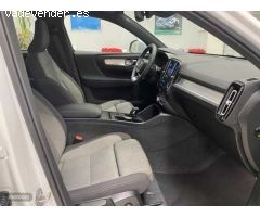 Volvo XC40 Core, B3 Mild Hybrid, Gasolina de 2024 con 35.300 Km por 31.900 EUR. en Navarra