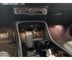 Volvo XC40 XC40 T3 R-Design Automatico de 2020 con 70.028 Km por 31.900 EUR. en Navarra