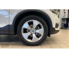 Volvo XC40 1.5 T2 MOMENTUM CORE 129 CV de 2021 con 104.948 Km por 22.900 EUR. en A Coruna