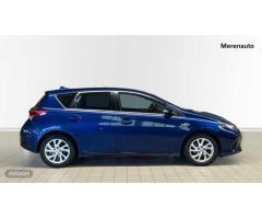 Toyota Auris 1.8 VVT-I HYBRID ACTIVE 136 CV de 2016 con 117.356 Km por 14.700 EUR. en A Coruna