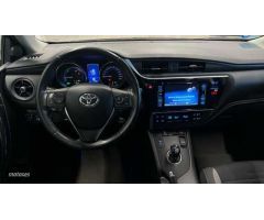 Toyota Auris 1.8 VVT-I HYBRID ACTIVE 136 CV de 2016 con 117.356 Km por 14.700 EUR. en A Coruna