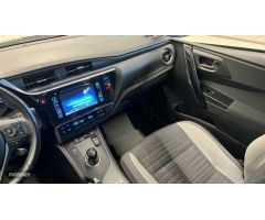 Toyota Auris 1.8 VVT-I HYBRID ACTIVE 136 CV de 2016 con 117.356 Km por 14.700 EUR. en A Coruna