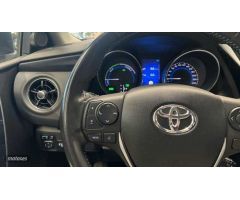 Toyota Auris 1.8 VVT-I HYBRID ACTIVE 136 CV de 2016 con 117.356 Km por 14.700 EUR. en A Coruna