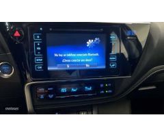 Toyota Auris 1.8 VVT-I HYBRID ACTIVE 136 CV de 2016 con 117.356 Km por 14.700 EUR. en A Coruna