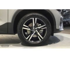 Volvo XC40 XC40 PLUS B3 MILD HYBRID GASOLINA de 2025 con 1 Km por 41.500 EUR. en Cantabria