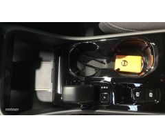 Volvo XC40 XC40 PLUS B3 MILD HYBRID GASOLINA de 2025 con 1 Km por 41.500 EUR. en Cantabria