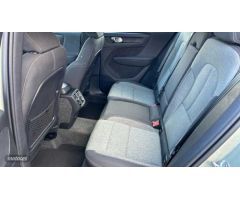 Volvo XC40 1.5 T2 CORE AUTO 129 5P de 2024 con 10.411 Km por 31.900 EUR. en Malaga