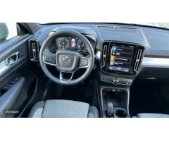 Volvo XC40 1.5 T2 CORE AUTO 129 5P de 2024 con 10.411 Km por 31.900 EUR. en Malaga