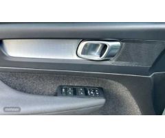 Volvo XC40 1.5 T2 CORE AUTO 129 5P de 2024 con 10.411 Km por 31.900 EUR. en Malaga