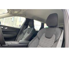 Volvo XC 60 2.0 B4 D CORE AUTO 5P de 2024 con 41.895 Km por 41.800 EUR. en Murcia