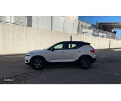 Volvo XC40 1.5 T3 R-DESIGN AUTO 5P de 2020 con 118.350 Km por 27.800 EUR. en Murcia