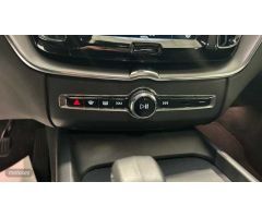 Volvo XC 60 2.0 B4 D CORE AUTO 5P de 2023 con 12.022 Km por 41.500 EUR. en Madrid