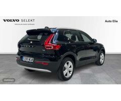 Volvo XC40 1.5 T2 CORE AUTO 5P de 2023 con 13.000 Km por 31.900 EUR. en Madrid
