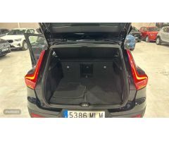 Volvo XC40 1.5 T2 CORE AUTO 5P de 2023 con 13.000 Km por 31.900 EUR. en Madrid