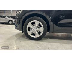 Volvo XC40 1.5 T2 CORE AUTO 5P de 2023 con 13.000 Km por 31.900 EUR. en Madrid