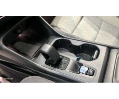 Volvo XC40 1.5 T2 CORE AUTO 5P de 2023 con 13.000 Km por 31.900 EUR. en Madrid