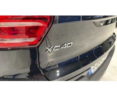 Volvo XC40 1.5 T2 CORE AUTO 5P de 2023 con 13.000 Km por 31.900 EUR. en Madrid