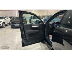 Volvo XC40 1.5 T2 CORE AUTO 5P de 2023 con 13.000 Km por 31.900 EUR. en Madrid