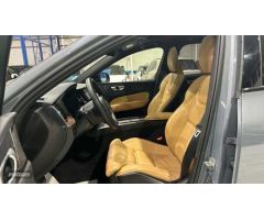 Volvo XC 60 2.0 B4 D ULTIMATE DARK AUTO 4WD 5P de 2023 con 31.800 Km por 56.900 EUR. en Madrid
