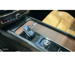Volvo XC 60 2.0 B4 D ULTIMATE DARK AUTO 4WD 5P de 2023 con 31.800 Km por 56.900 EUR. en Madrid