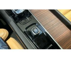 Volvo XC 60 2.0 B4 D ULTIMATE DARK AUTO 4WD 5P de 2023 con 31.800 Km por 56.900 EUR. en Madrid