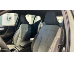 Volvo XC40 XC40 Plus, B3 Mild Hybrid, Gasolina, Dark de 2023 con 30.984 Km por 35.400 EUR. en A Coru