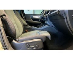 Volvo XC40 XC40 Plus, B3 Mild Hybrid, Gasolina, Dark de 2023 con 30.984 Km por 35.400 EUR. en A Coru