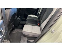 Volvo XC40 XC40 Plus, B3 Mild Hybrid, Gasolina, Dark de 2023 con 30.984 Km por 35.400 EUR. en A Coru